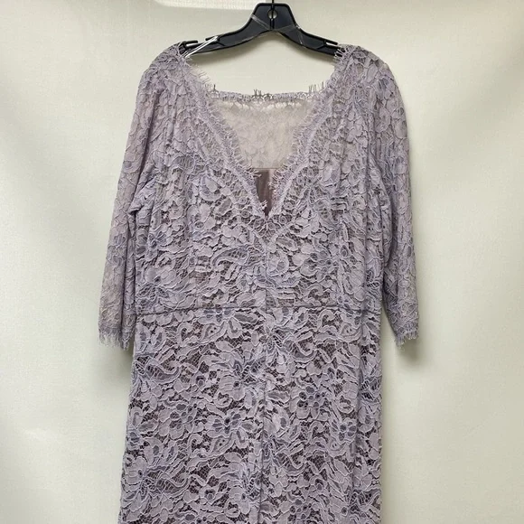 Js Collections plus size 3/4 sleeves lace long gown - Picture 5 of 9